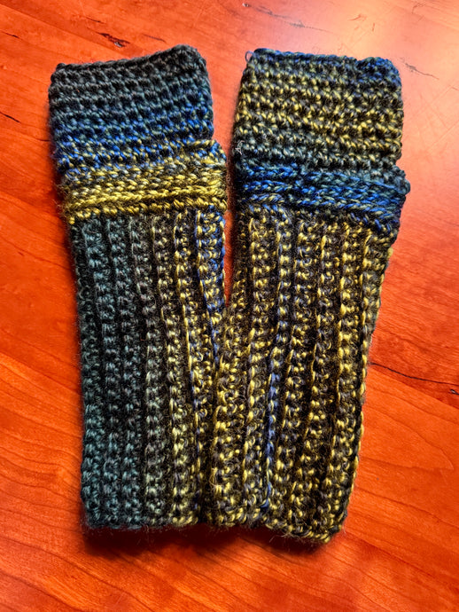 Handmade fingerless gloves made with Wool